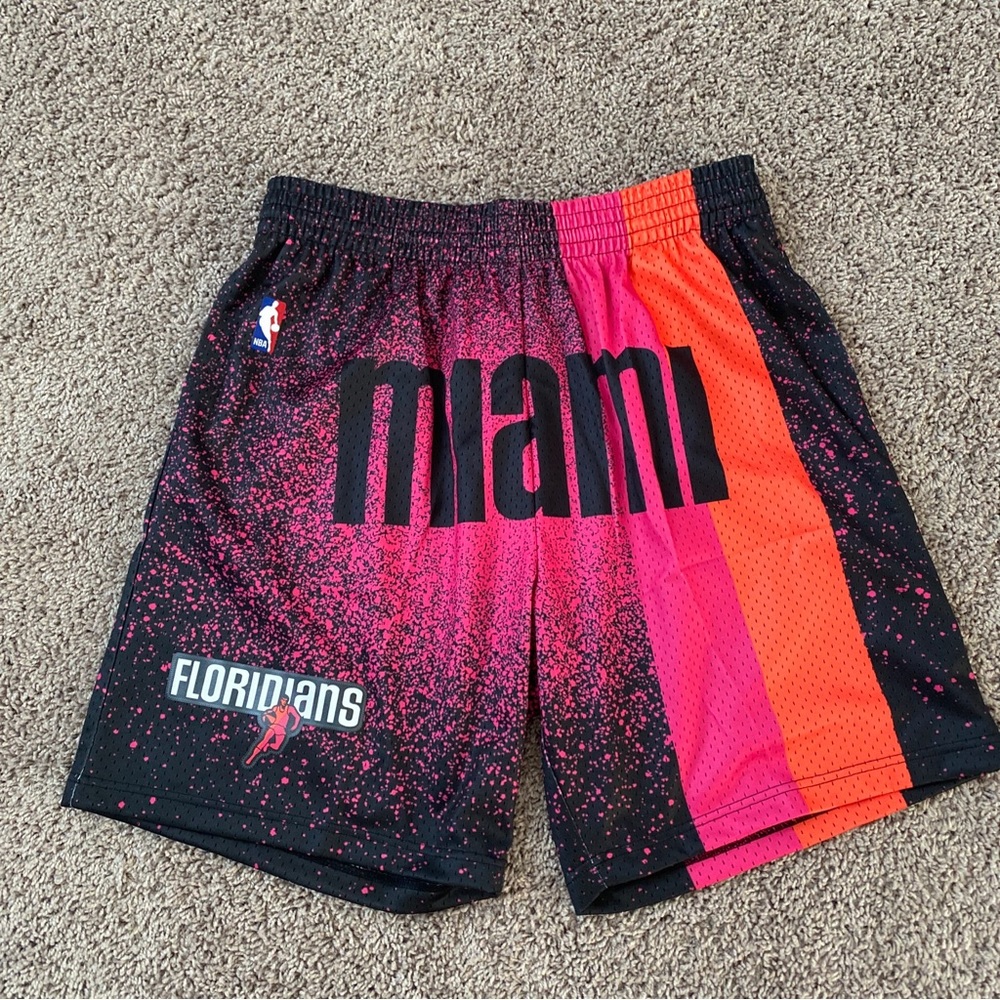 Miami Heat Floridians Mitchell & Ness NBA Swingman Mens XL Shorts Gradient $85
